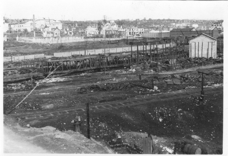 Советская железнодорожная станция в 8 километрах западнее Смоленска после немецкой бомбардировки